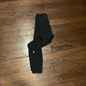 Lululemon wunder under train leggings with pockets.